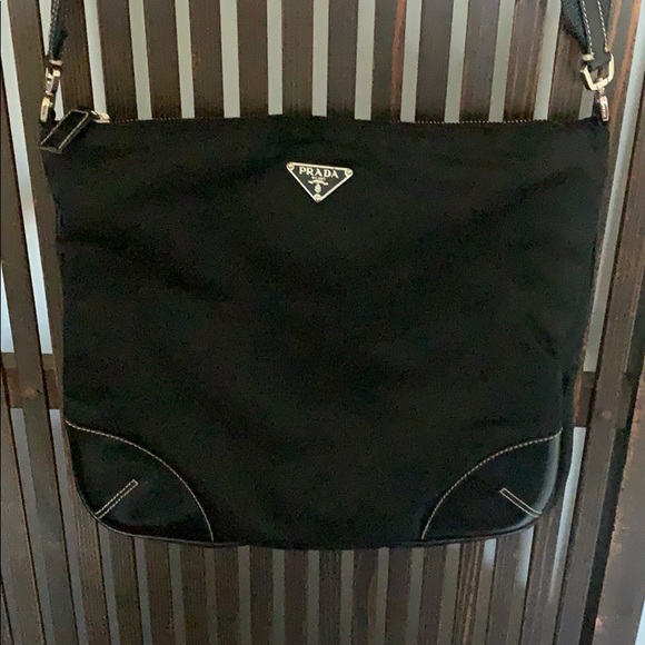 Authentic Prada black Tessuto nylon crossbody bag - Picture 4 of 11